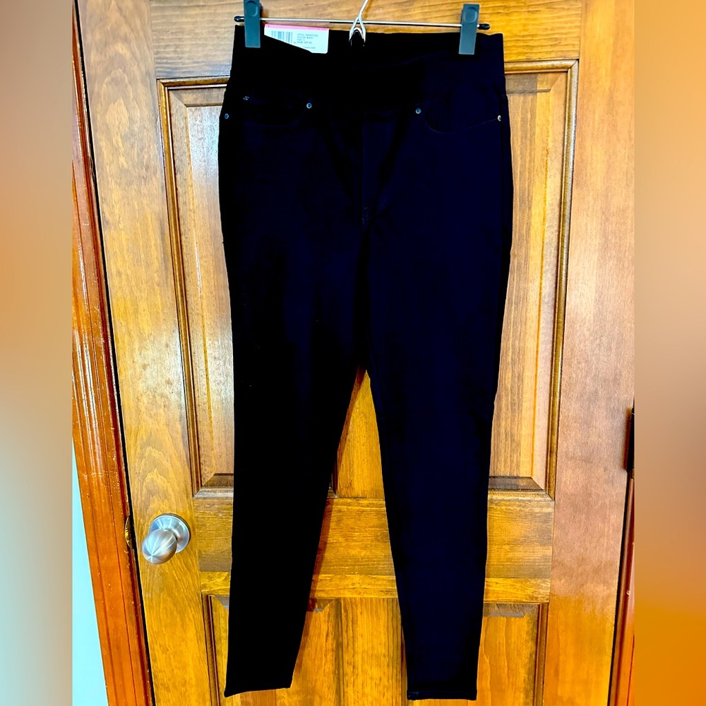 Ladies Seven7 size Small black leggings - NWT